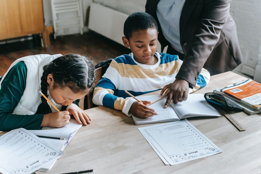 A lady teaching 2nd grade math to kids