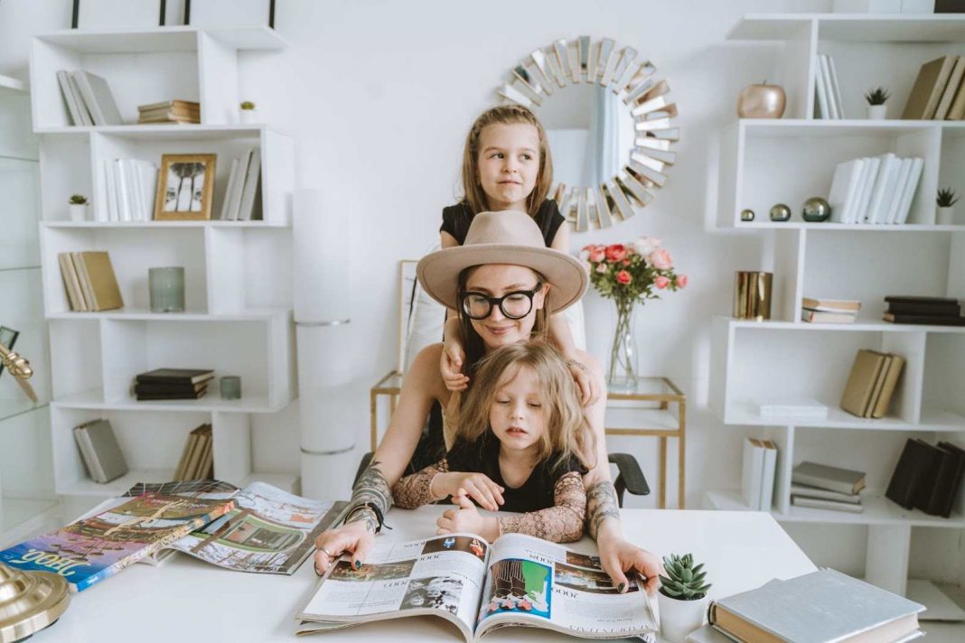 Kid and mother reading a magazine