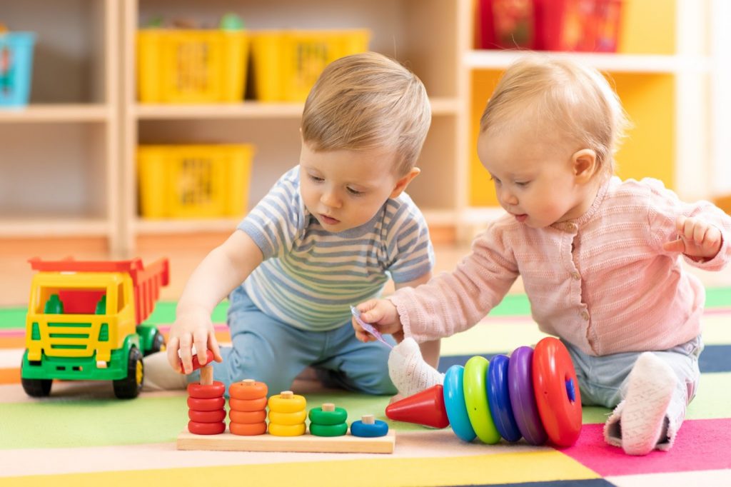18 Activities & Games To Play With Toddlers Indoors — Wee Talkers