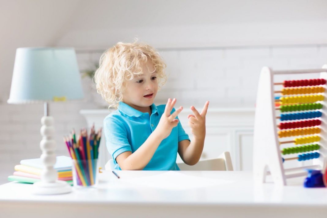 A kid counting on fingers