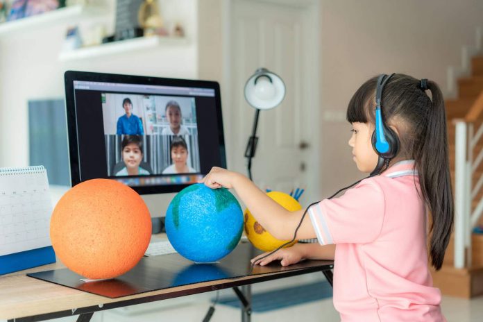 Kids in a virtual classroom